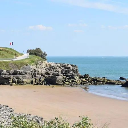 2 Bedroom Beautiful In Apartment Royan