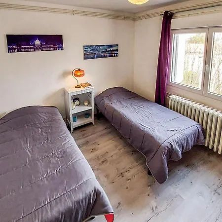 Apartment 2 Bedroom Beautiful In *